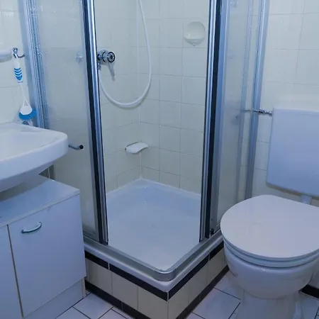 Cosystay Near Airport דירה *